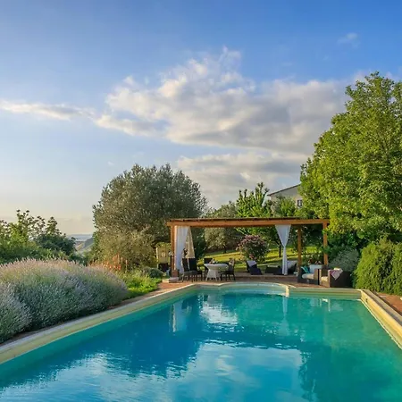 Charming Close To Medieval Towns Holiday home *