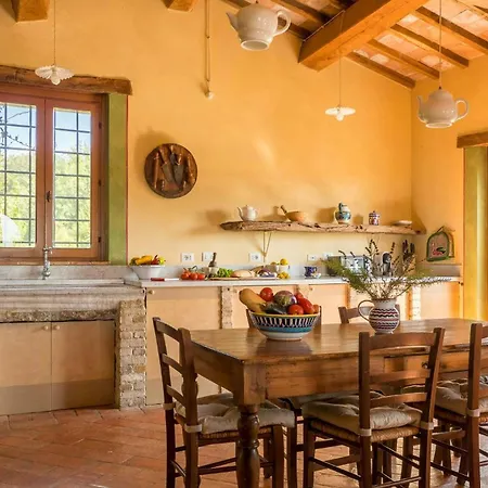 Charming Close To Medieval Towns Holiday home Guardea