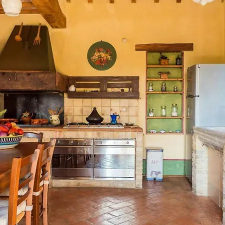 Charming Close To Medieval Towns *