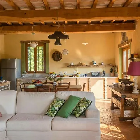 Charming Close To Medieval Towns Holiday home *