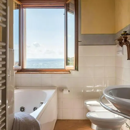 Holiday home Charming Close To Medieval Towns