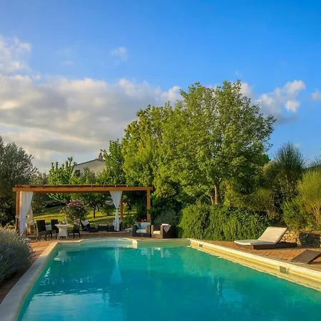 Charming Close To Medieval Towns Holiday home *