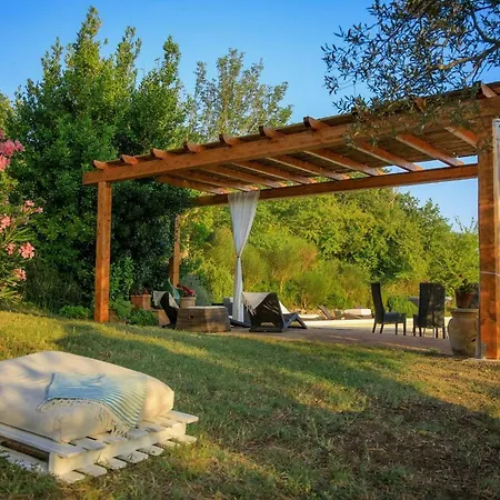 Charming Close To Medieval Towns Holiday home