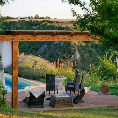 Holiday home Charming Close To Medieval Towns *